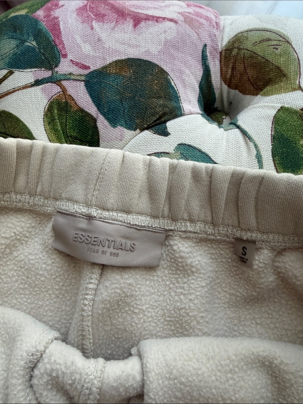 Fear of God Essentials Kids Cream/Tan Sweatpants - Picture 3 of 4